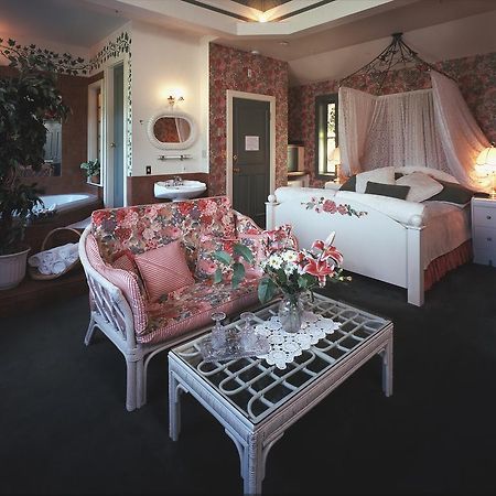 Humboldt House Bed & Breakfast Виктория Номер фото
