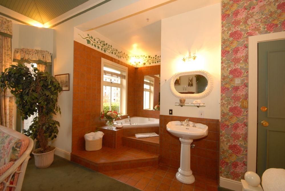 Humboldt House Bed & Breakfast Виктория Экстерьер фото