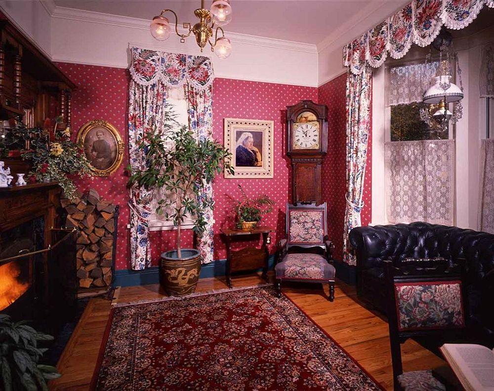 Humboldt House Bed & Breakfast Виктория Экстерьер фото