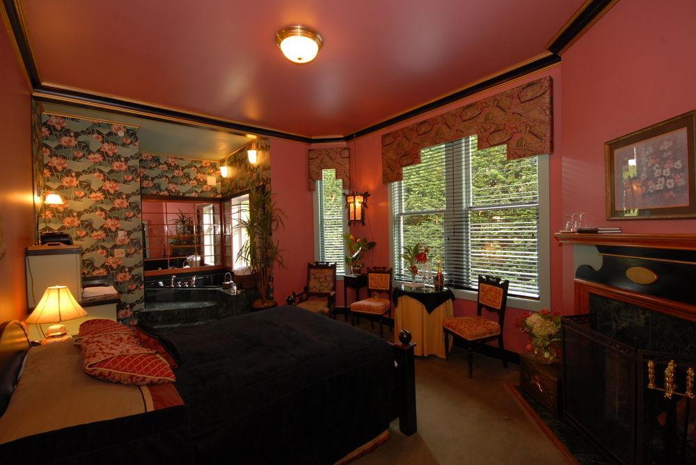 Humboldt House Bed & Breakfast Виктория Экстерьер фото