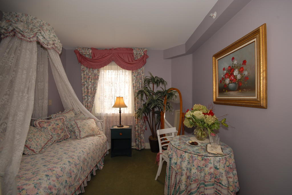 Humboldt House Bed & Breakfast Виктория Экстерьер фото