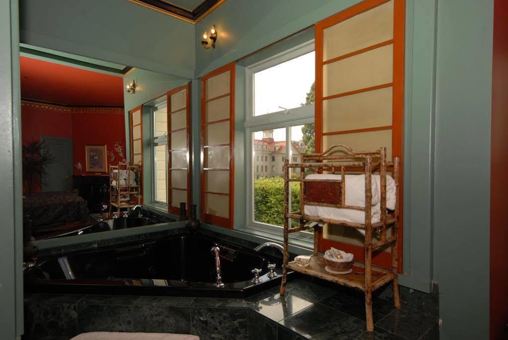 Humboldt House Bed & Breakfast Виктория Экстерьер фото